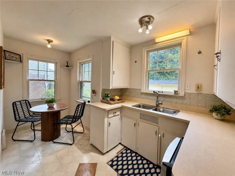 Tiny photo for 869 Cambridge Road, Cleveland Heights, OH 44121 (MLS # 5235025)