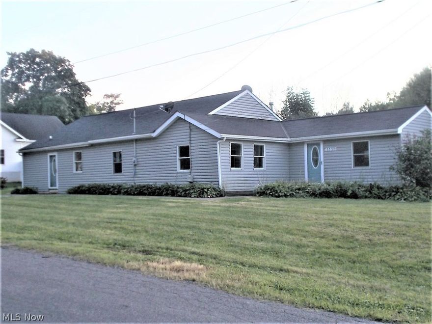 Sprawling ranch with (4) bedrooms and (2) full baths.  Fireplace in family room.  This will be an awesome home for someone with imagination and vision.

Deck off back of house to relax and enjoy the early mornings or late evenings.