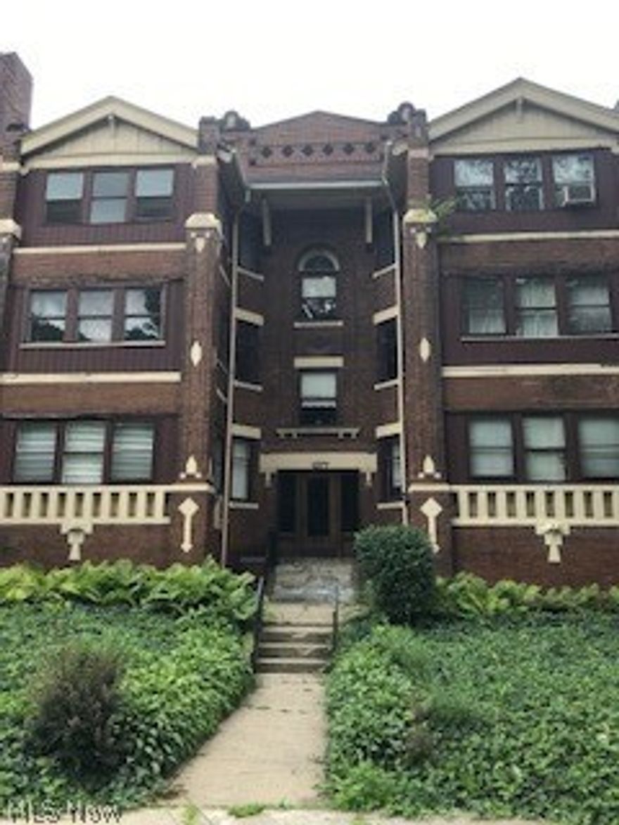 Beautiful East Blvd cooperative overlooking the park! This is a lovely unit in this Cooperative ownership! $500.00 per month includes water, sewer, heating,  taxes, building maintenance, lawn care and snow removal! Well maintained, long term owners, enclosed front porch, high ceiling and just gorgeous!