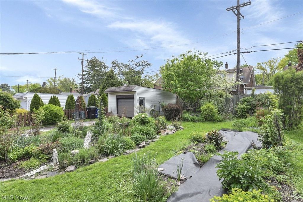 Photo of 1733 Saratoga Avenue, Cleveland, OH 44109 (MLS # 5205058)