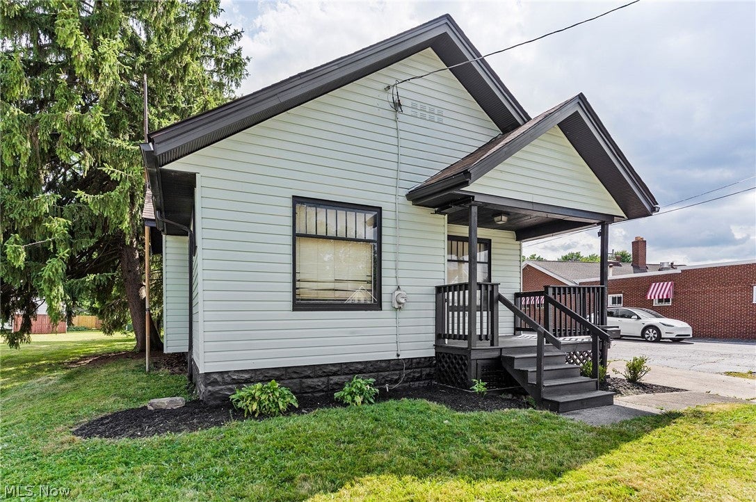 2232 Youngstown Road SE