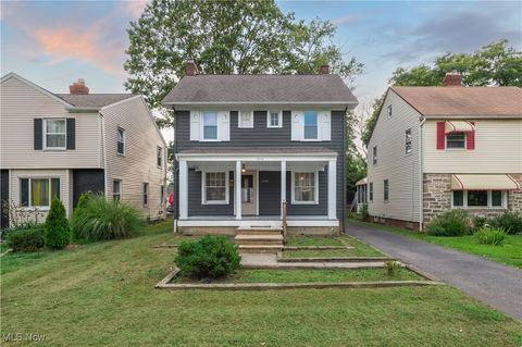 Photo of 1948 Staunton Road, Cleveland Heights, OH 44118 (MLS # 5178805)