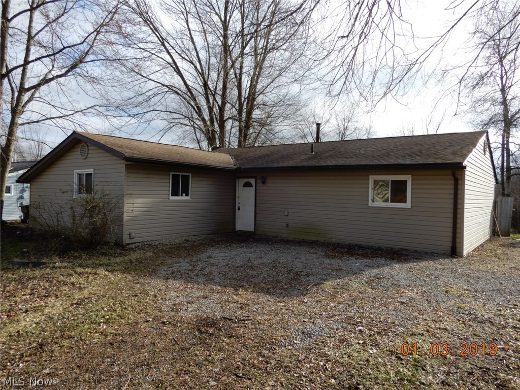 Very hard to find ranch home located in Crestwood school district. Nice 3 bedroom 1.5 bath home, has some updates - vinyl siding, appears to be newer roof, large back yard and deck, central air. Great investment opportunity with a little TLC.