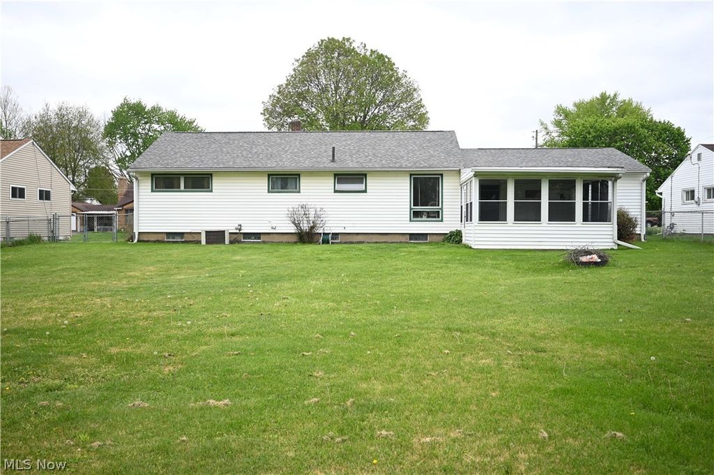 Photo of 1911 39th Street NE, Canton, OH 44705 (MLS # 5204730)