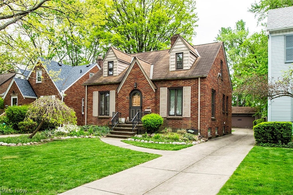 Photo of 16305 Elsienna Avenue, Cleveland, OH 44135 (MLS # 5206051)