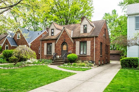 Homes For Sale - 16305 Elsienna Avenue<br/> Cleveland, OH 44135