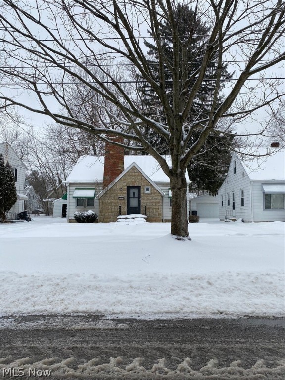 Cute 3 Bedroom 1 Bath Home In The Heart of Akron. Call Today to Schedule Your Private Showing.