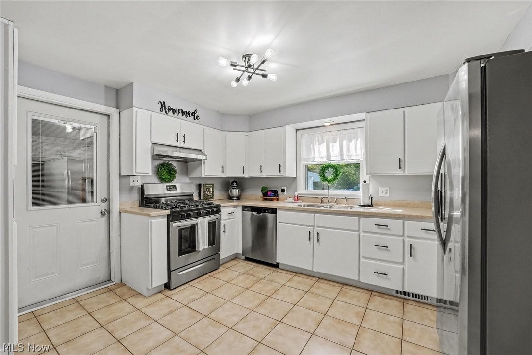 6187 Robinhood Lane