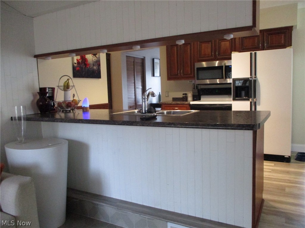 Paris Dev Corp Parma Town Estates - Residential