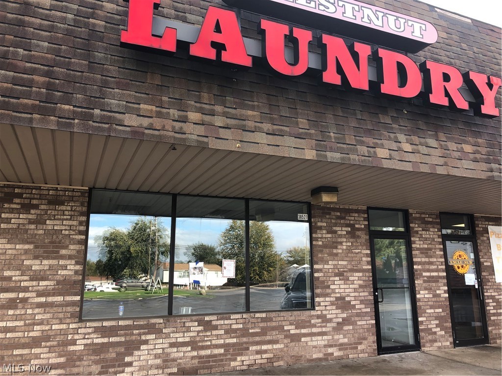 1500 square feet available for lease. Former laundromat with other uses possible. Ideal studio office space, retail business use, hair salon or laundromat. Ample on site parking. Located in close proximity to I-480, State Route 57 & major thoroughfares.