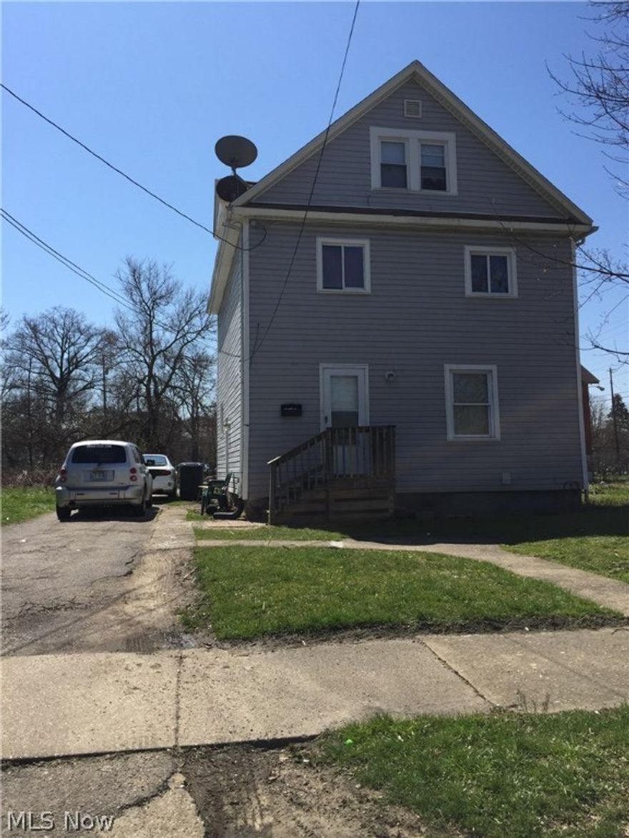 Huge Investment Opportunity!  Home is currently rented sec for $605 a month and has tons of updates.  Motivated Seller selling 12 Single Family Homes that have great cash flows.  Willing to sell individually or as a package.  Contact Listing Agent for more info.  Please DO NOT DISTURB Tenants or Trespass on property,  Showing appointments must be scheduled through Listing Agent. 48 hour Notice to Show.   No Sign.
see MLS # 's  3800740,3800481,3800684,3800688,3800696,3800705,3800717,3800729,3800751,3800668,3800725,3800746.