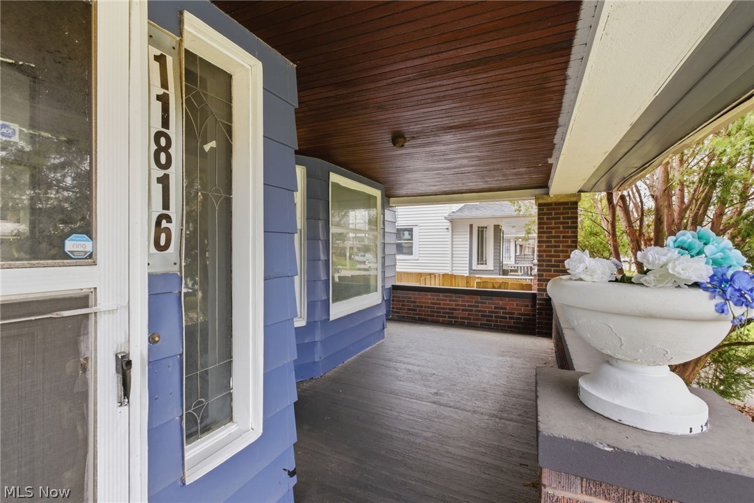 11816 Buckingham Avenue