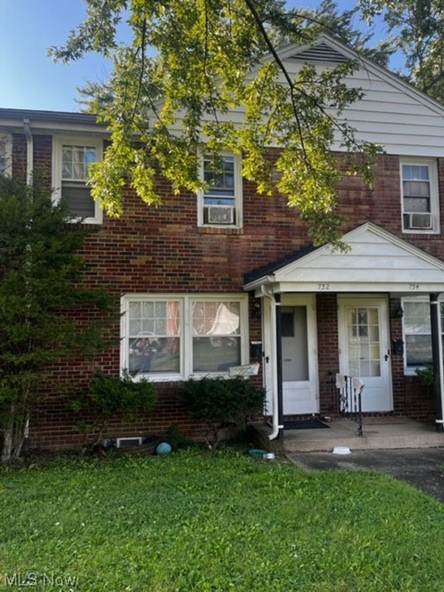 Located in Niles is this 2 Bedroom/1 Bath Townhouse.  The kitchen has a refrigerator which the tenant is to maintain, unfinished basement has washer and dryer connections and there is a parking space in the carport.  Monthly rent is $625.00 and the tenant pays all the utilities. Trash services are included with the monthly rent.  Full security deposit of $625.00 and first month rent is due before an approved tenant can move in.  No smoking, no pets and no Section 8.