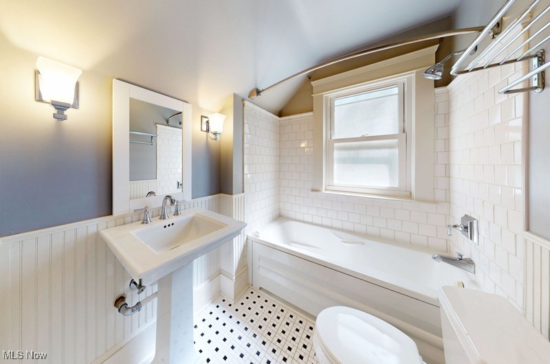 Chagrin Falls, Ohio 44022, United States, 3 Bedrooms Bedrooms, ,2 BathroomsBathrooms,Residential,Pending,115940