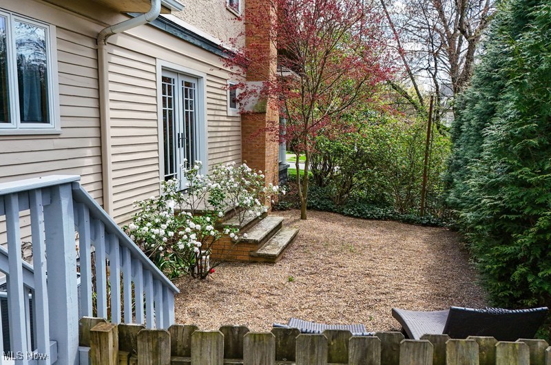 Chagrin Falls, Ohio 44022, United States, 3 Bedrooms Bedrooms, ,2 BathroomsBathrooms,Residential,Pending,115940