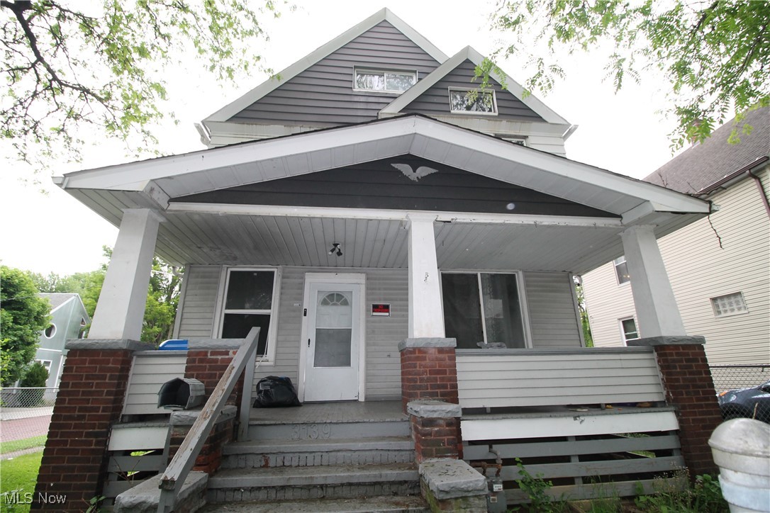 Investors! This is a five-bedroom, one full bath colonial home. Totally remodeled granite countertops, roof 2015, fenced in yard. Currently leased, then month to month. Rent is $1540/Monthly can get more.