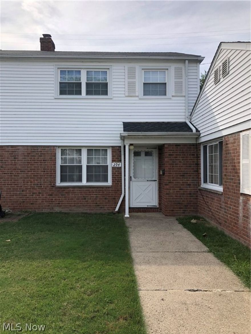 Wonderful Townhouse condo in Benton Village. 2 bedrooms and 1 bath, laundry in kitchen and formal dinning room. Many updates completed, A/C unit 1 year old and newer washer and dryer. New hot water tank 01/2019.  Attached 1 car garage.