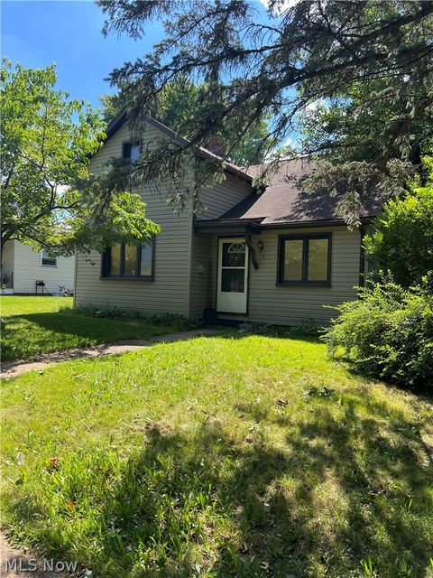 Homes For Sale - 304 E 4th Street<br/> Tuscarawas County, Dover, OH 44622