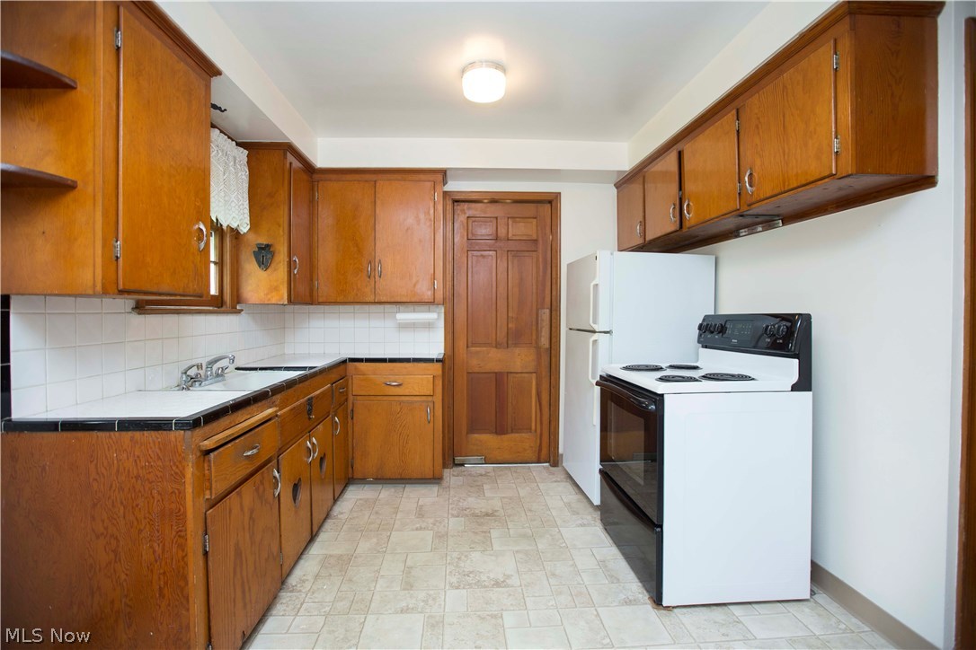 Alden B Hare Cos Lyndhurst Ma - Residential