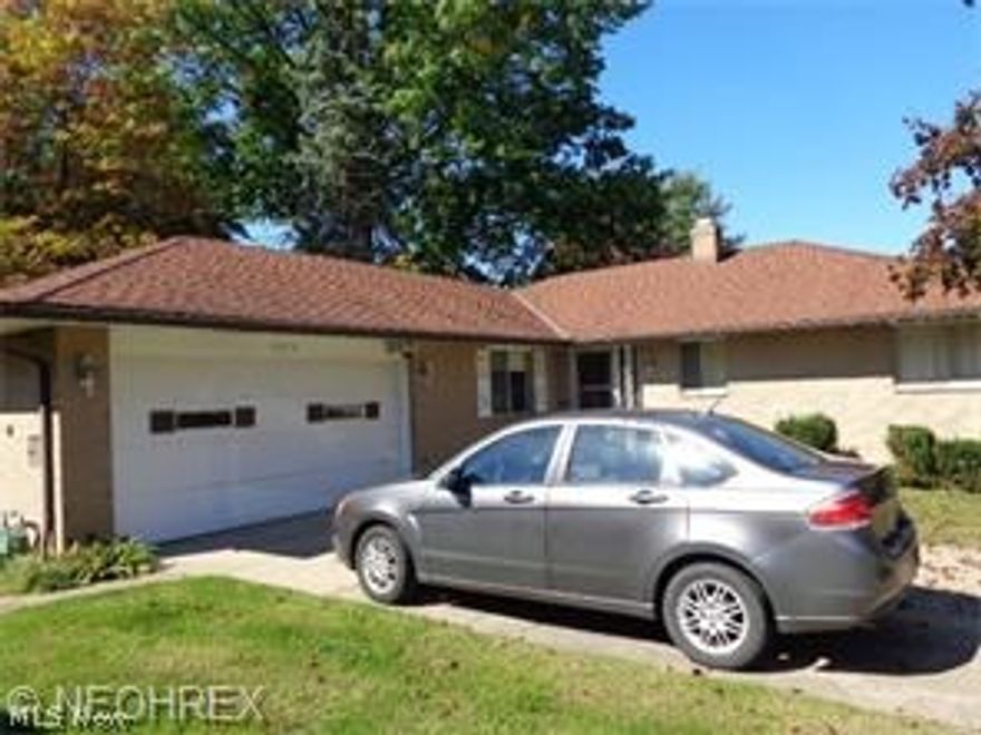 Very nice 3 bedrm all Brick Ranch. Full basement, rec rm w/wood burning fireplace, L-shaped living rm/dining rm w/2nd fireplace, eat-in kitchen, family rm, 3-season rm off family rm. 3-dimensional roof.