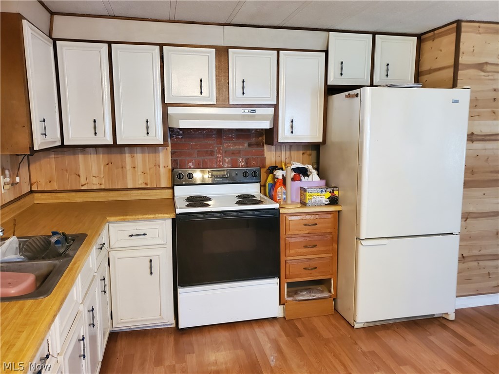 Oak Leaf Mobile Home Community - Residential