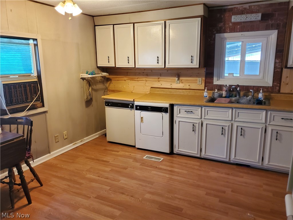 Oak Leaf Mobile Home Community - Residential