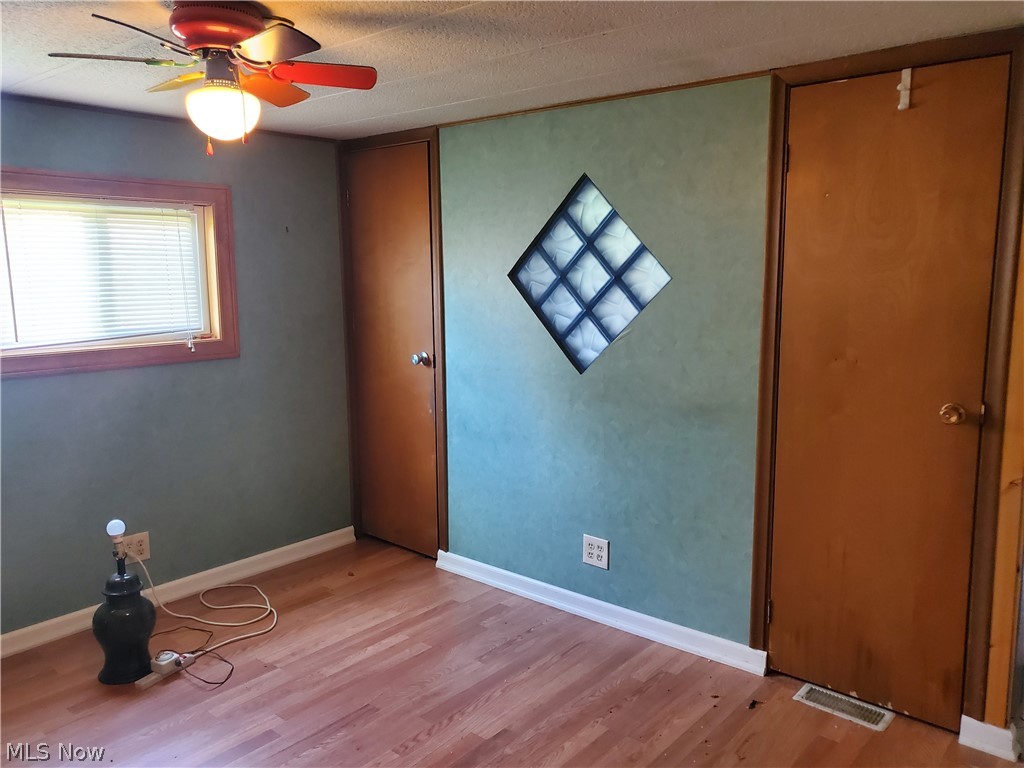 Oak Leaf Mobile Home Community - Residential