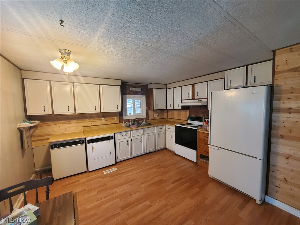 Oak Leaf Mobile Home Community - Residential