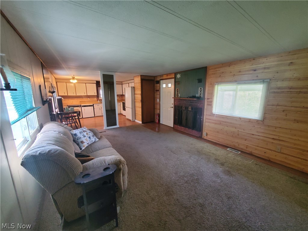 Oak Leaf Mobile Home Community - Residential