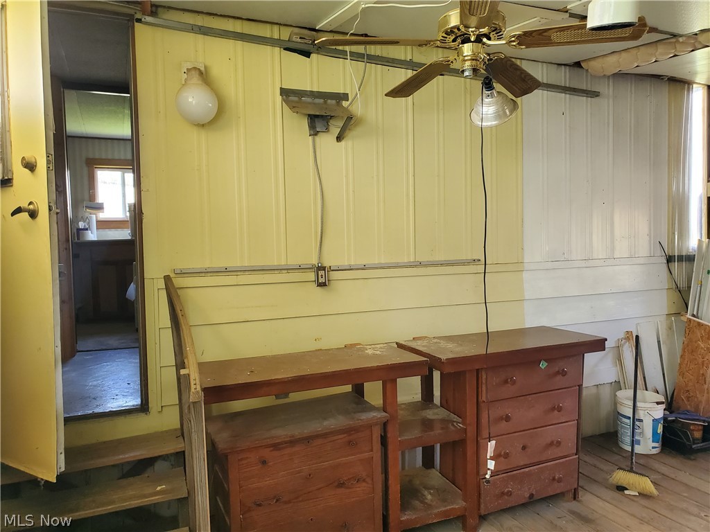 Oak Leaf Mobile Home Community - Residential