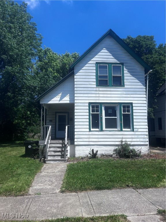 Ready for your next investment or home? 9323 Carton Avenue is waiting for you. This 3 bed Colonial offers: 1 Full Bath, 1 Bedroom/Office, and Full Bath, Living Room, Dining Room, Front Patio/Back Patio, and Eat-in-Kitchen all on main. Front, back and side entrance with 2 Bedrooms Upstairs and Full Unfinished Basement. Great Opportunity to Own or to add to portfolio or begin your investment business.
Come check out 9323 Carton Avenue