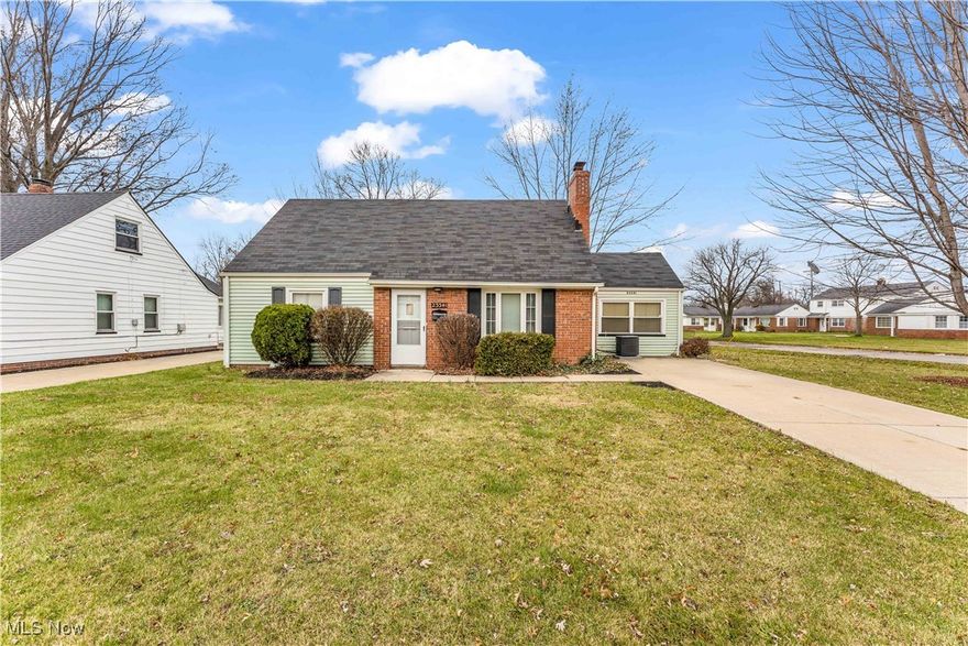 Single-family investment property with 4 bedrooms, 1 full bathroom and central air conditioning. There is a fenced in back yard and detached 1-car garage. Great addition to any rental portfolio!