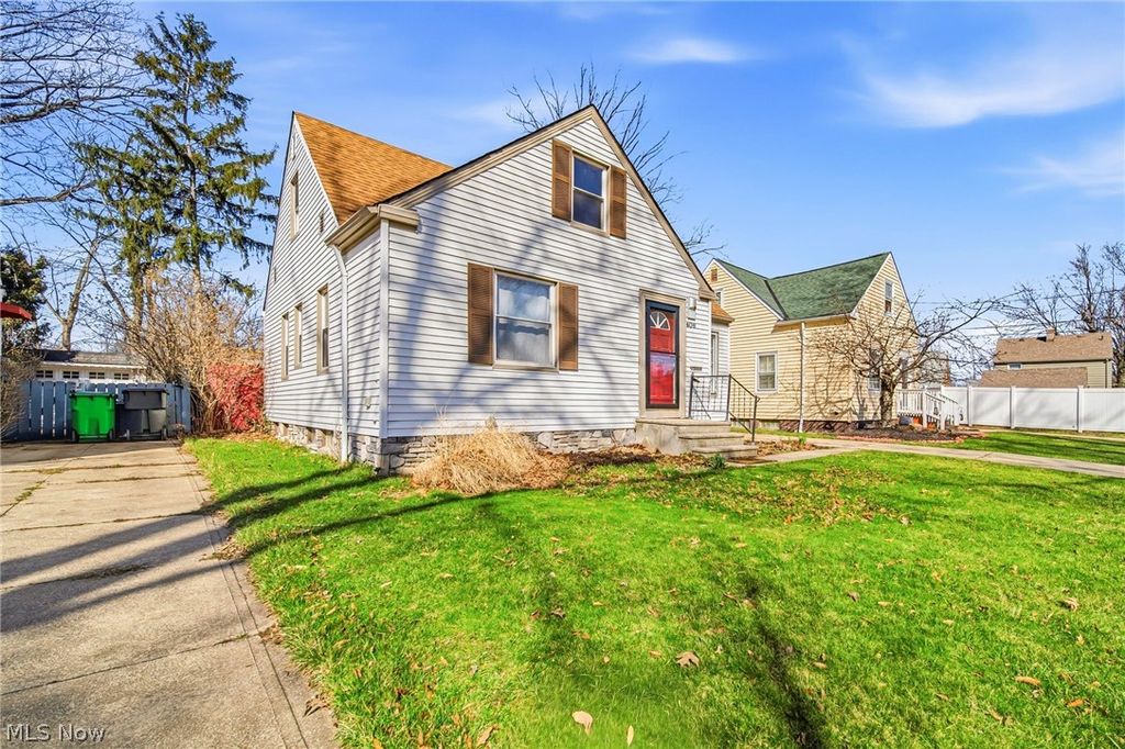 Photo of 406 E 274th Street, Euclid, OH 44132 (MLS # 5195446)
