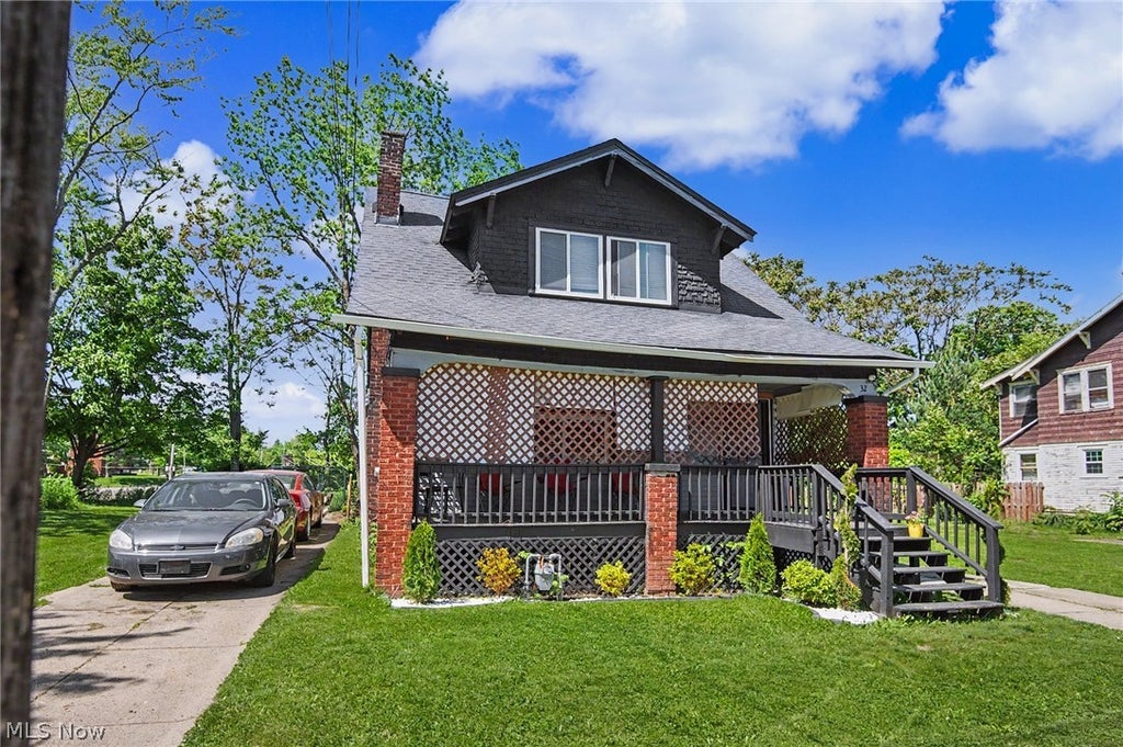 Photo of 32 E Avondale Avenue, Youngstown, OH 44507 (MLS # 5212839)