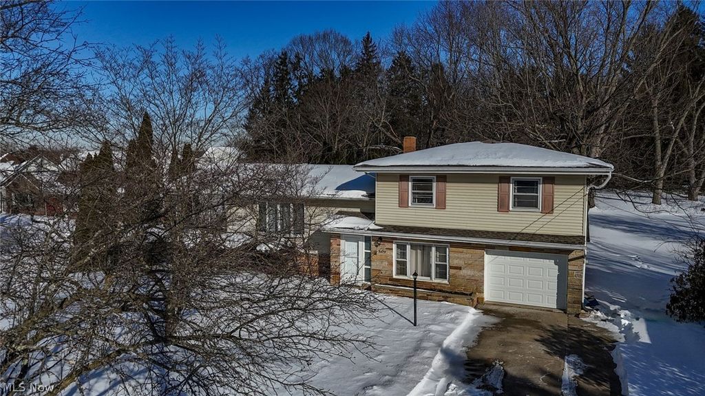 Photo of 3475 Heckman Street NW, Uniontown, OH 44685 (MLS # 5185827)