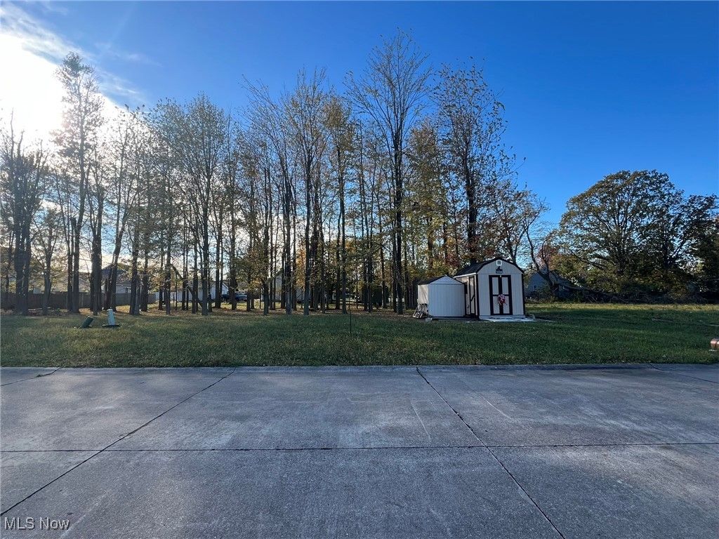 Photo of 2 Arianna Avenue, Lorain, OH 44052 (MLS # 5167908)