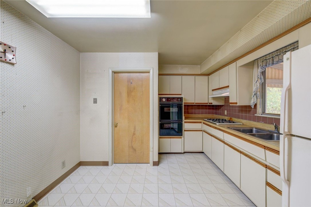 North Olmsted, Ohio 44070, United States, 3 Bedrooms Bedrooms, ,1 BathroomBathrooms,Residential,Active,229811