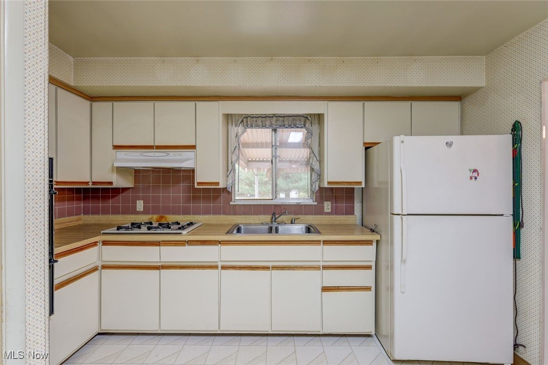 North Olmsted, Ohio 44070, United States, 3 Bedrooms Bedrooms, ,1 BathroomBathrooms,Residential,Active,229811