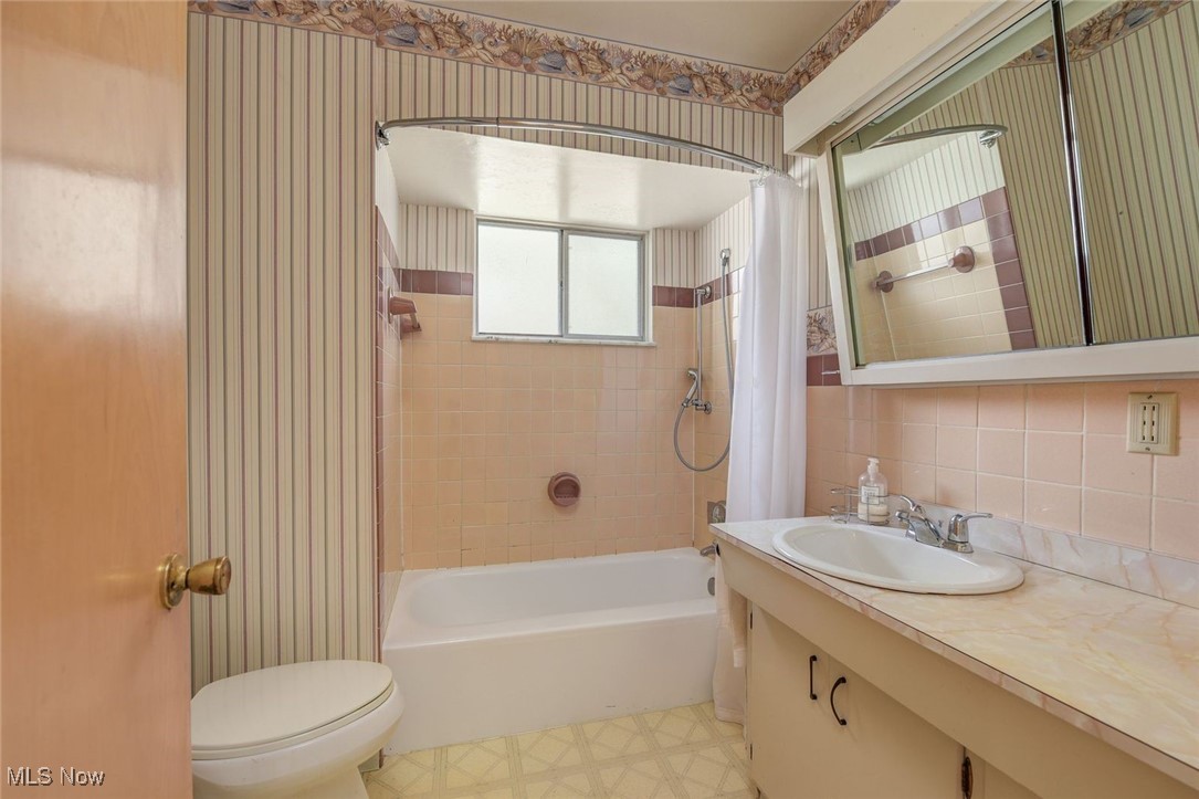 North Olmsted, Ohio 44070, United States, 3 Bedrooms Bedrooms, ,1 BathroomBathrooms,Residential,Active,229811