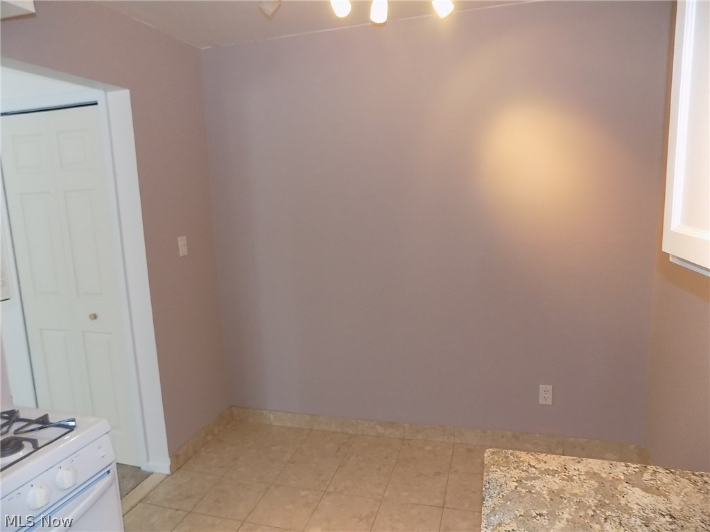 Carlyle Condo - Residential Lease