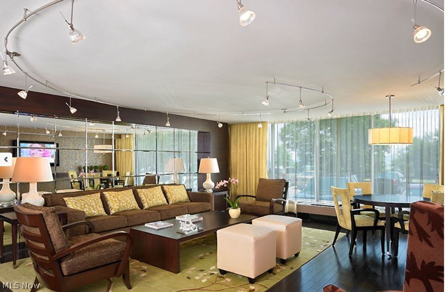 Carlyle Condo - Residential Lease