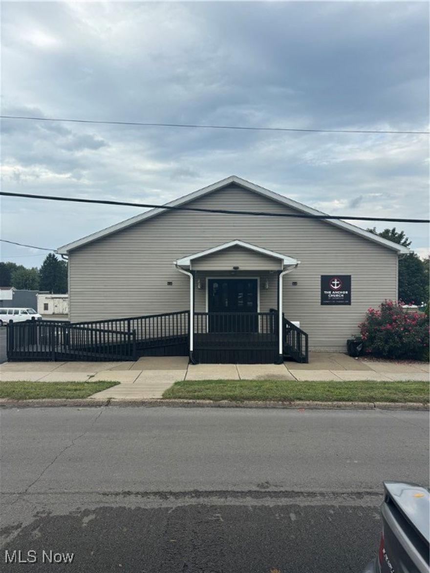 Check out this 2400 Sq Ft building on 0.15 acres.  Many possible uses.  Call your agent today for a showing!!