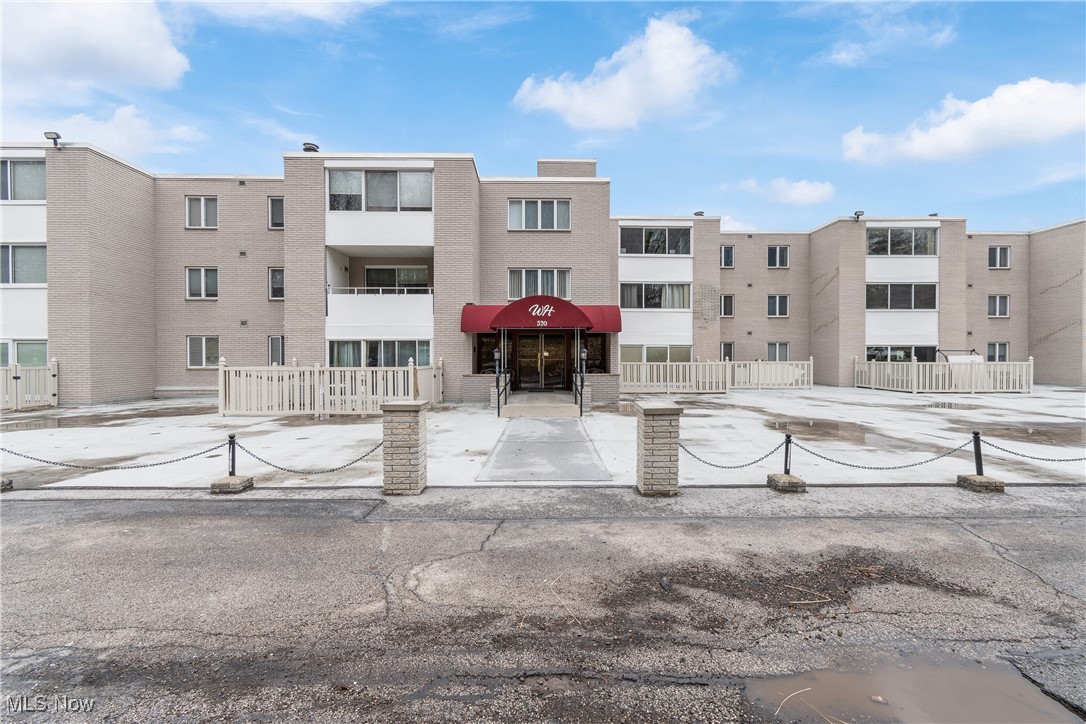 520 Meredith Lane #417, Cuyahoga Falls, Ohio image 1