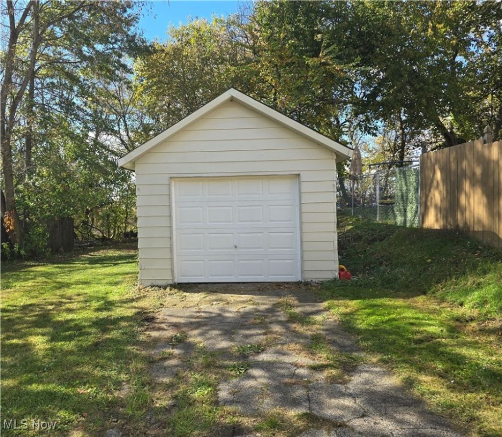 Photo of 598 Cassius Avenue, Youngstown, OH 44505 (MLS # 5164054)