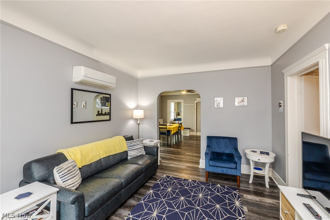 1337 W 67th Street
