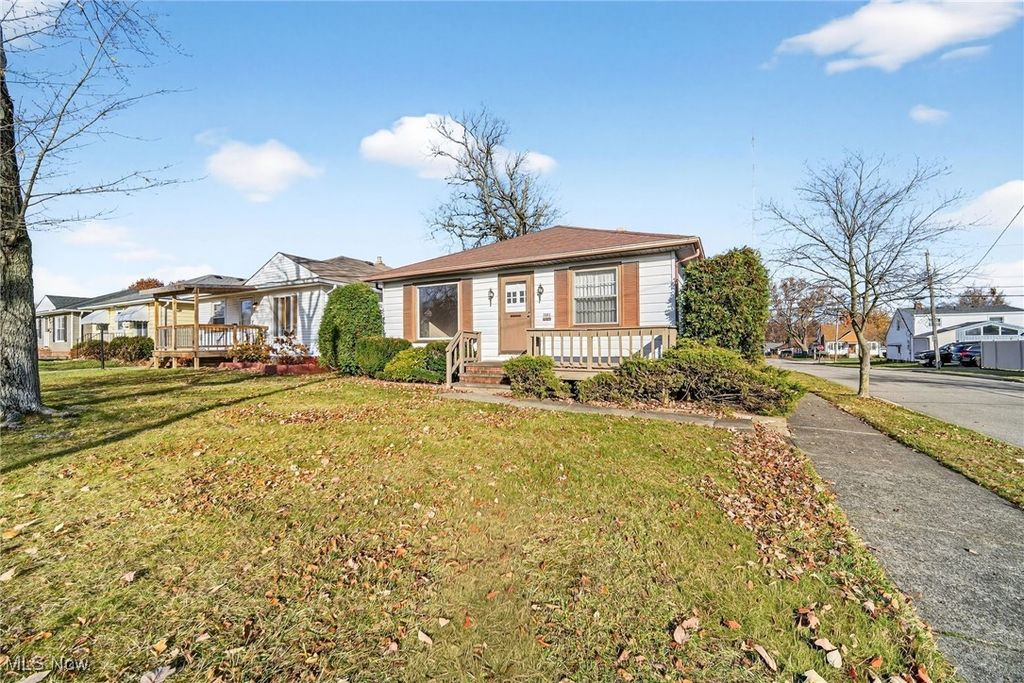 Photo of 2802 Klusner Avenue, Parma, OH 44134 (MLS # 5174477)