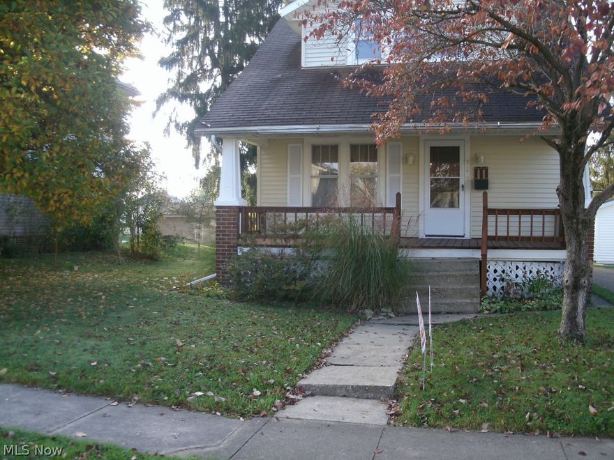 Home shows brand new. Beautiful hardwood floors in Living room and dining room. Brand New ref and stove. New bathtub and fixtures in the lovely master bathroom. Seller will consider paying all buyer closing costs. WHY RENT?  Let  don Thompson show you how With only $600.00 down payment payment you can own this home for only Approx $500.00 monthly payment which includes your principle, interest, Real estate taxes and Homeowners Insurance.