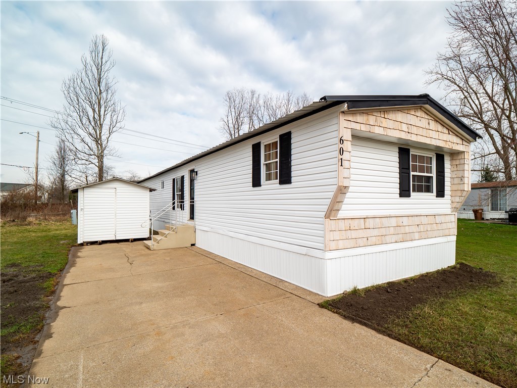 Step into the modern charm of Lot #601 in Lea Crest Estates, West Salem, Ohio—a fully remodeled mobile home designed for comfortable and stylish living. This vibrant residence boasts three bedrooms, two full baths, and updated appliances, offering a perfect blend of comfort and flair.
The redesigned bedrooms provide cozy retreats, reflecting your unique taste and making every space a personal haven. The two full bathrooms continue the theme of modern elegance, featuring thoughtful updates that seamlessly integrate functionality with a contemporary touch.
The heart of this home is the kitchen, where newer appliances seamlessly integrate with sleek countertops and modern fixtures. This stylish and functional space is perfect for the demands of a modern lifestyle, turning cooking into a delightful experience.
Step outside onto the inviting deck—a charming extension of your living space that beckons you to enjoy the outdoors. Whether it's a quiet morning coffee or an evening with friends, this deck is the ideal setting for creating memories under the open sky. Don't miss out on the chance to embrace a revitalized lifestyle. Schedule a showing today and step into a world where style meets comfort at Lot #601.