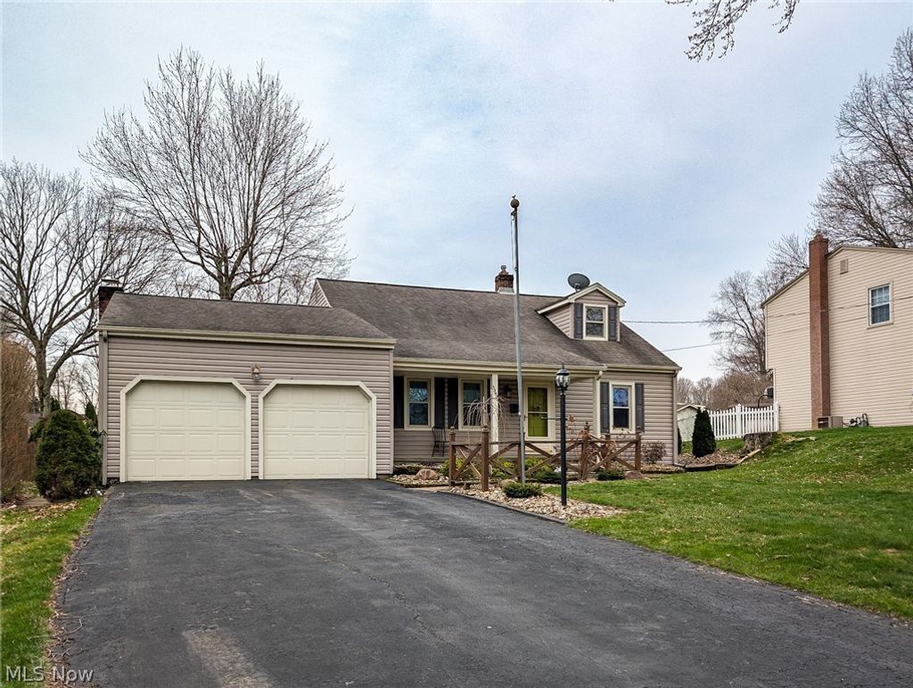 Photo of 3049 Straley Lane, Youngstown, OH 44511 (MLS # 5194370)