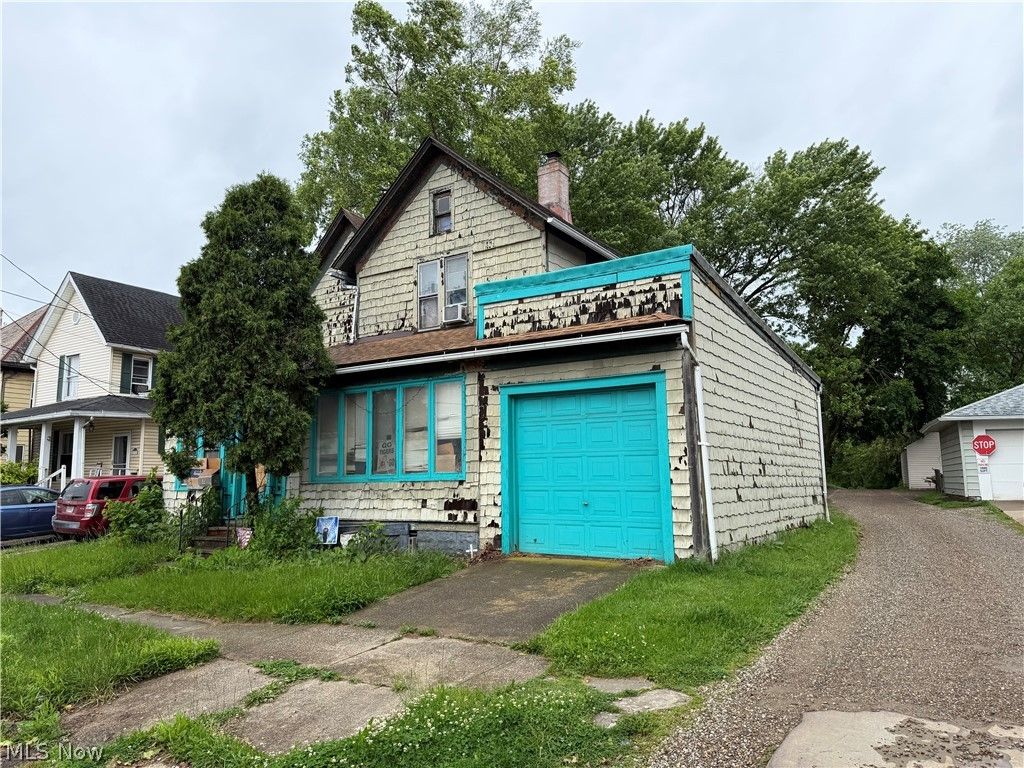 Photo of 815 Amherst Road NE, Massillon, OH 44646 (MLS # 5212101)
